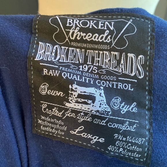 2/30 Broken Threads floral crewneck tee women’s - Picture 9 of 9